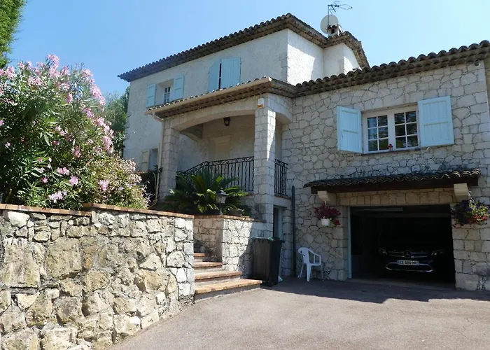 Alojamento de Acomodação e Pequeno-almoço Alessia 4*